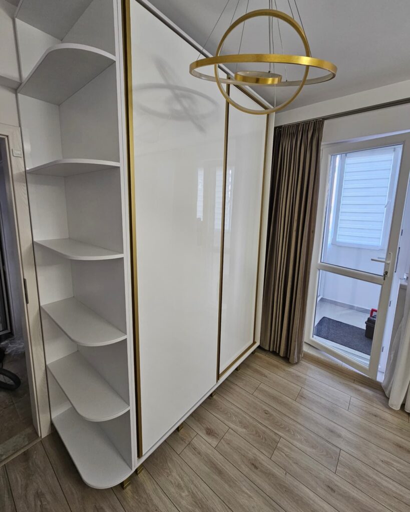 Dressing din mdf cu manere culoare auriu