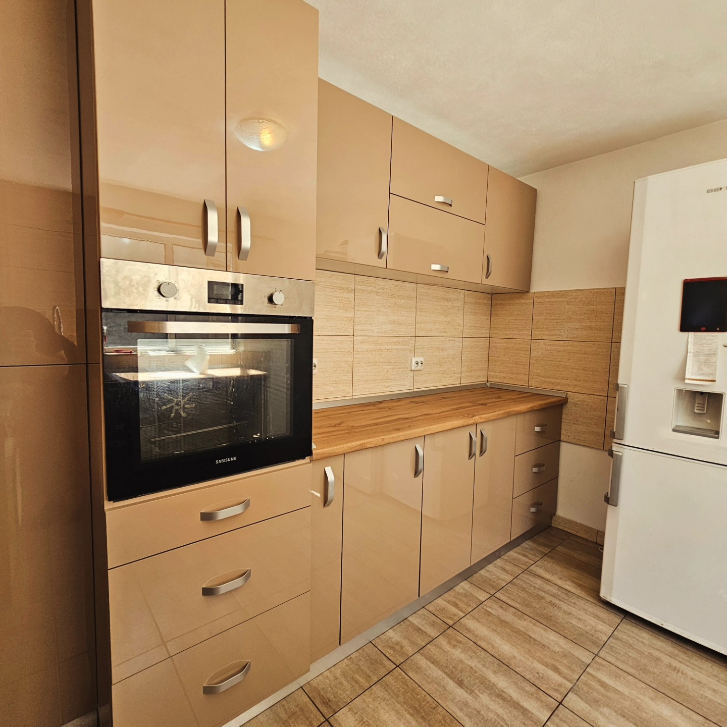 Mobilier bucatarie din MDF LUCIOS cu amortizor