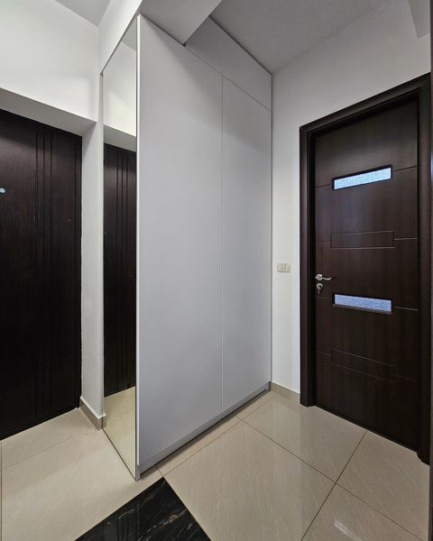 dressing hol din MDF alb mat cu oglinda pe lateral