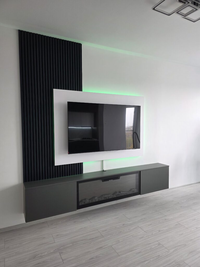 mobilier living cu semineu si riflaj